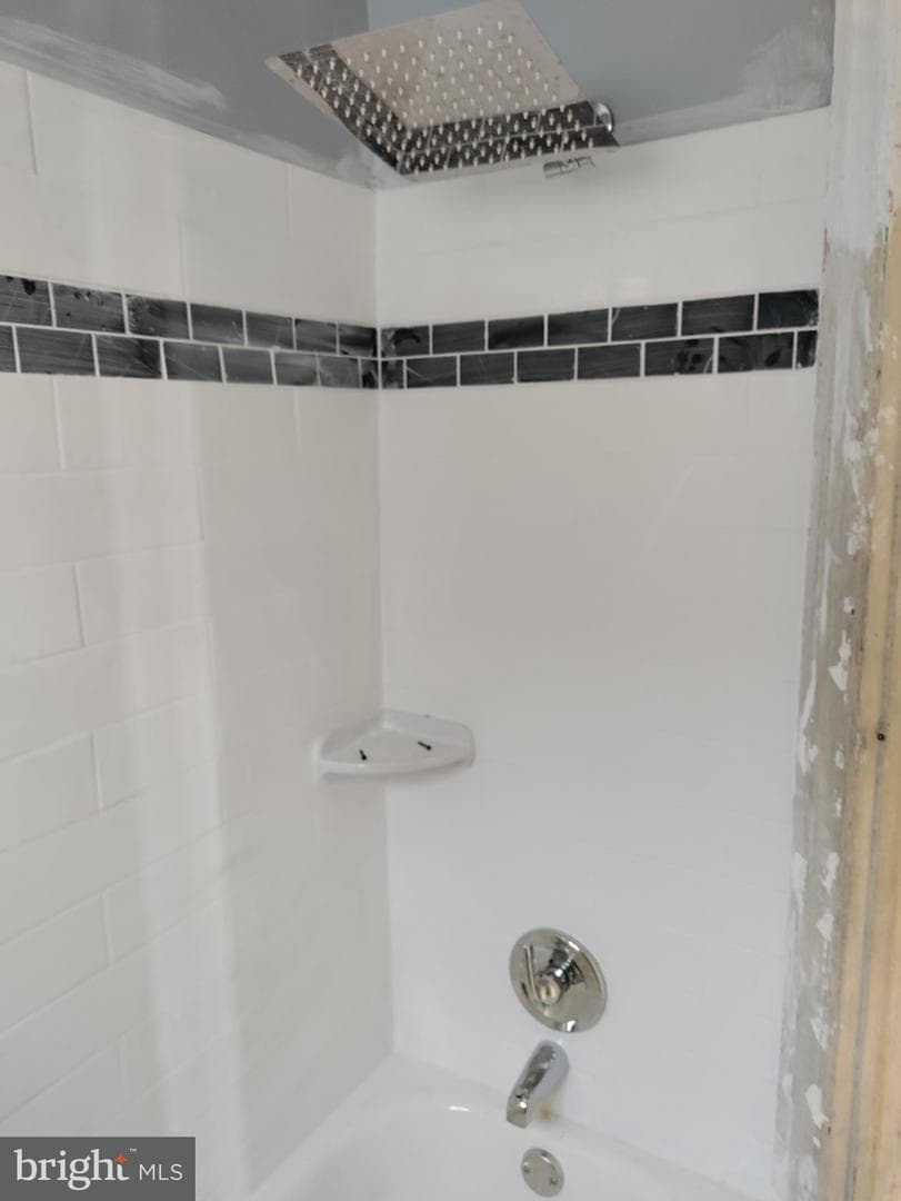 242 E Mayfield Street photo 18