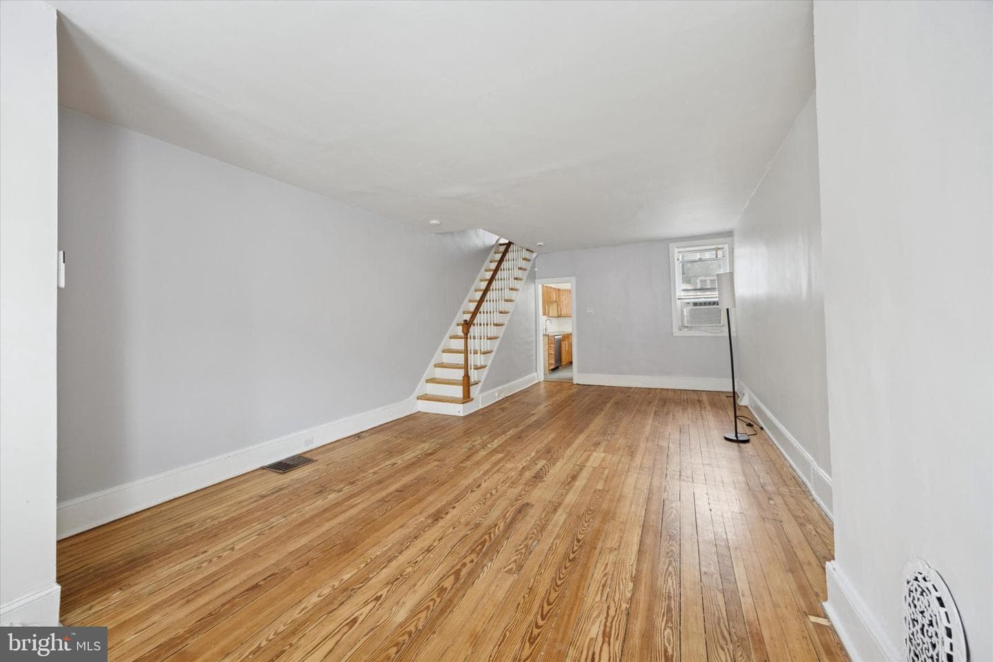 1844 E Clementine Street photo 7