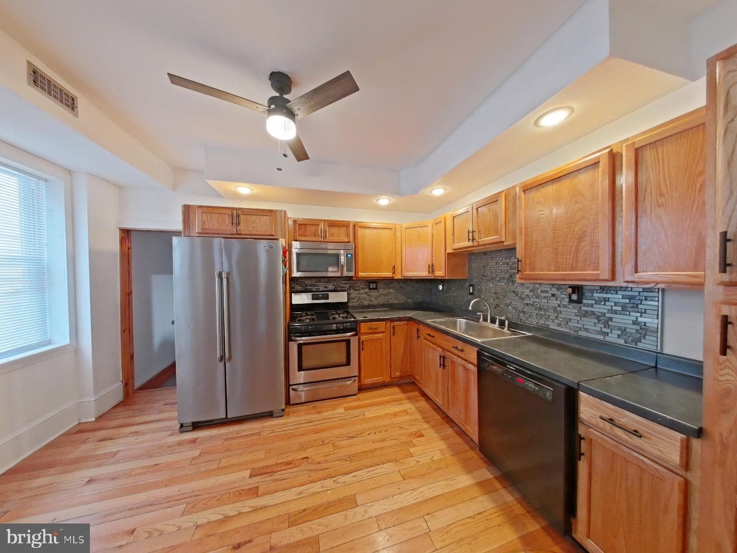 4490 Livingston Street photo 16