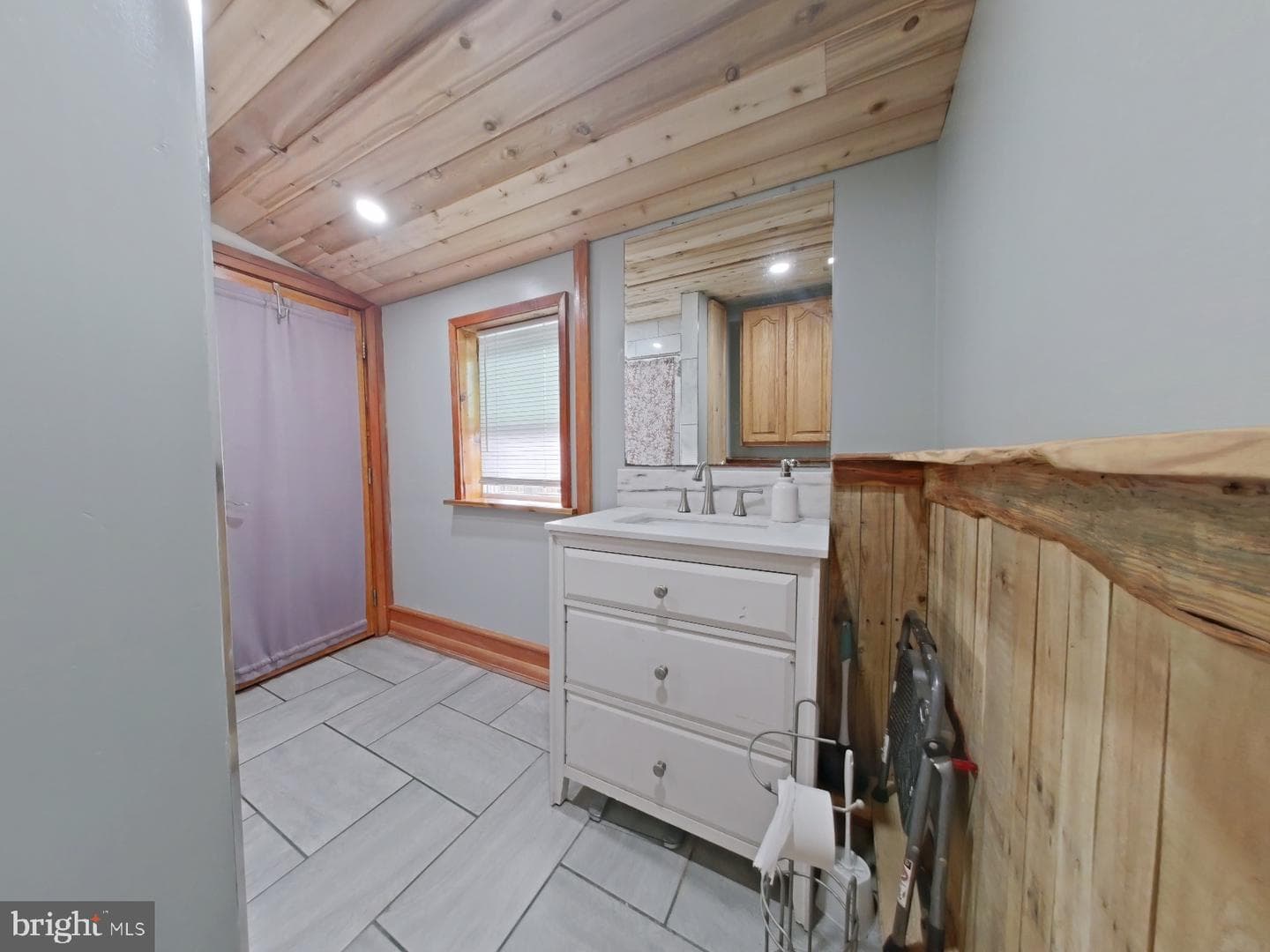 4490 Livingston Street photo 18