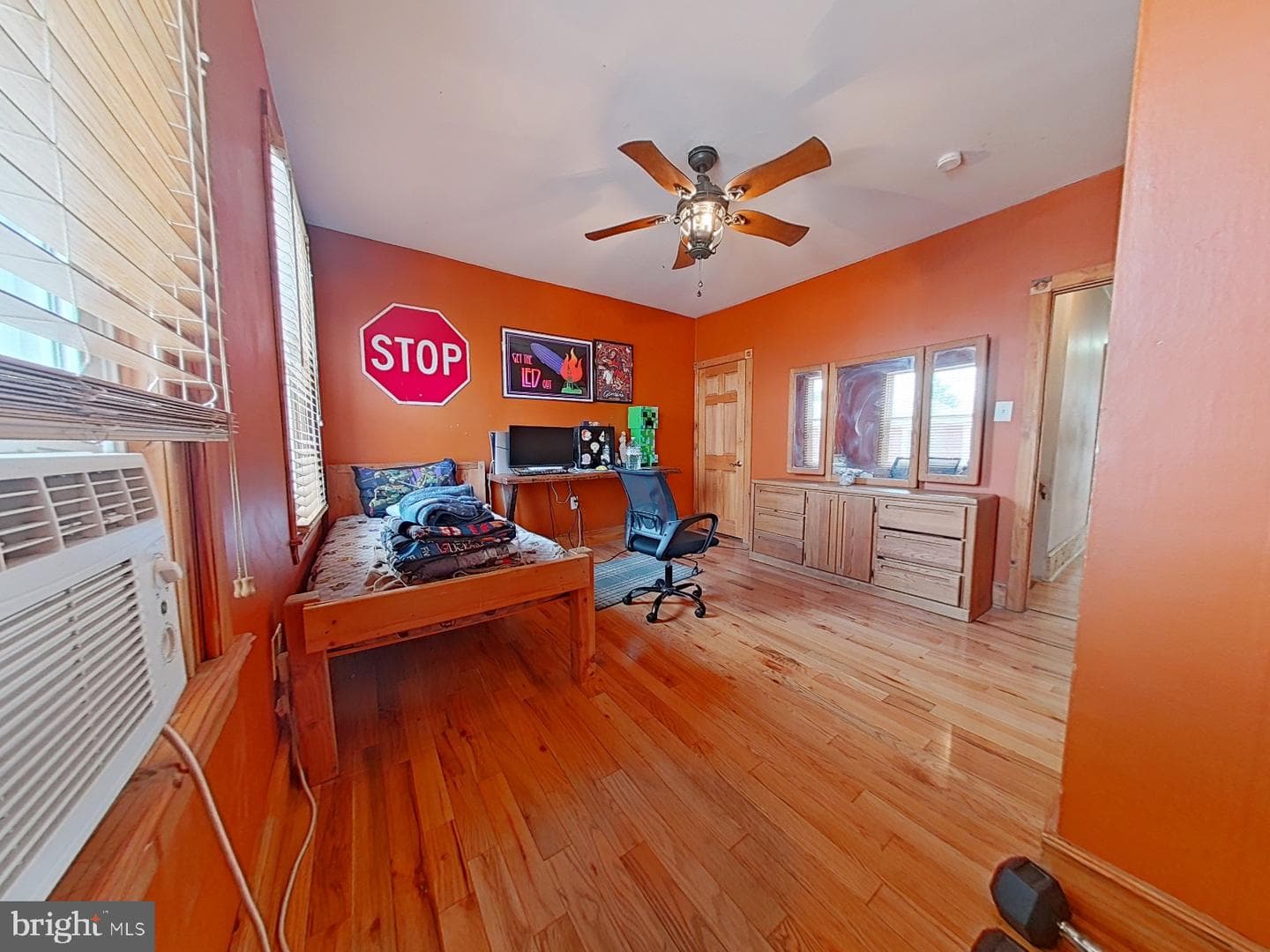 4490 Livingston Street photo 19