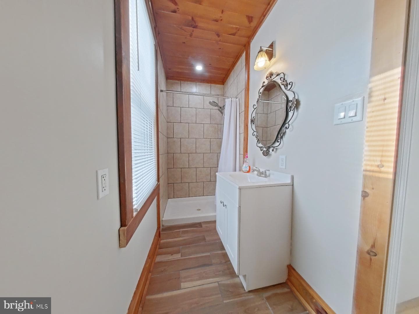 4490 Livingston Street photo 22