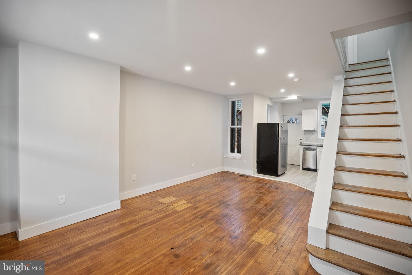 1227 S Peach Street photo 4