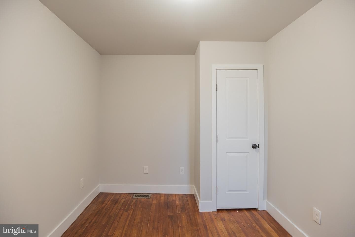1227 S Peach Street photo 9