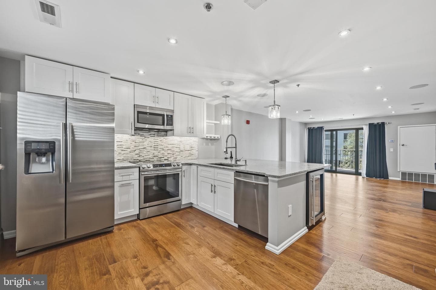 2 Leverington Avenue #21