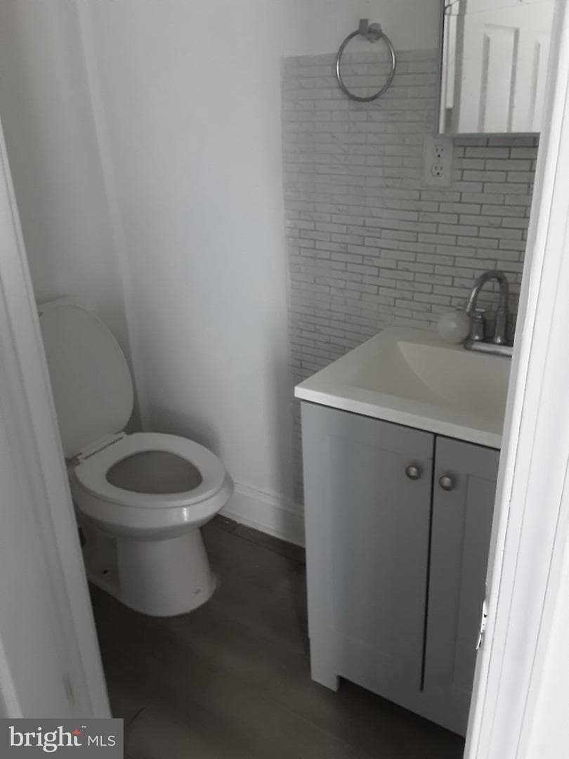 39 E Church Lane photo 3