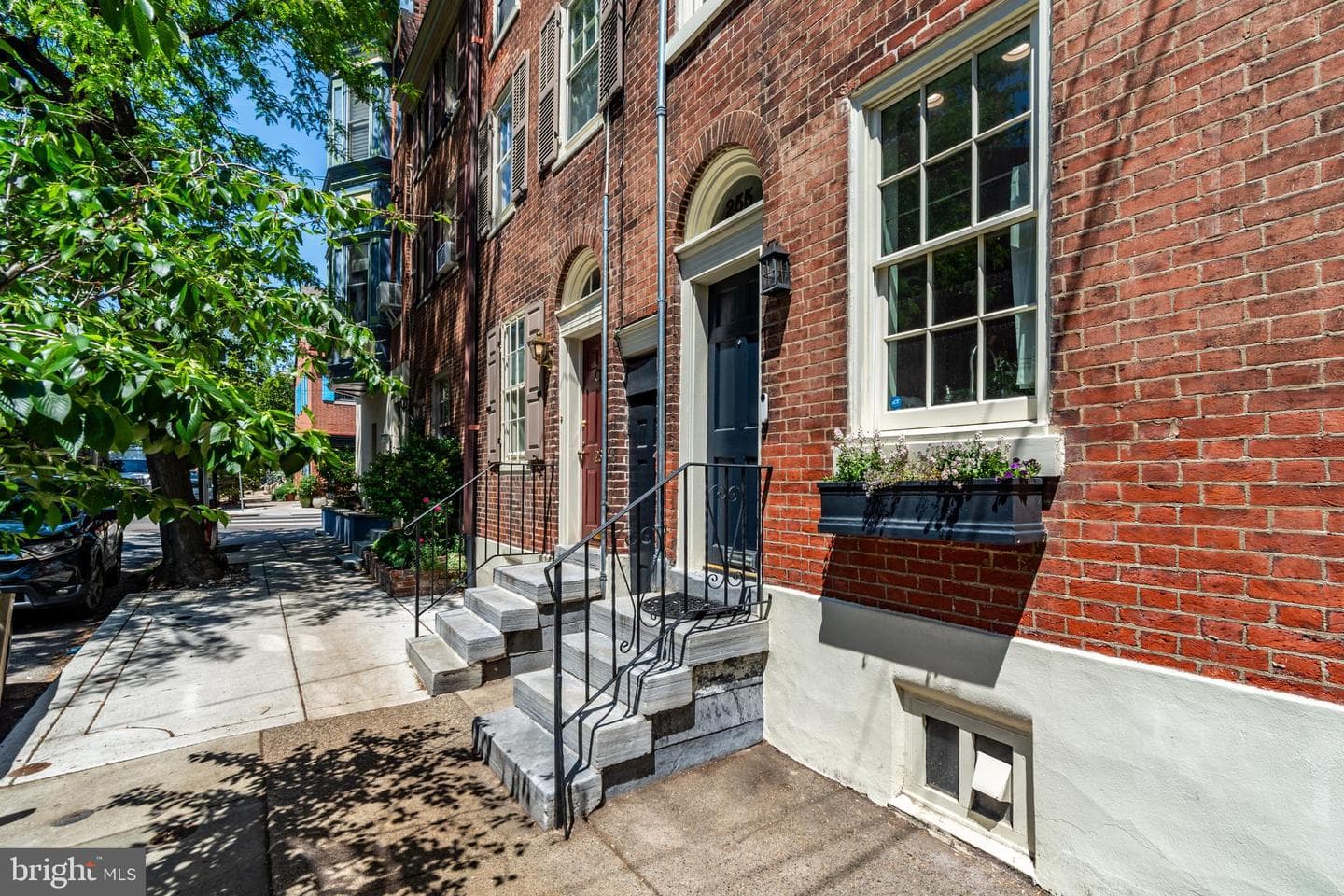255 Queen Street photo 9
