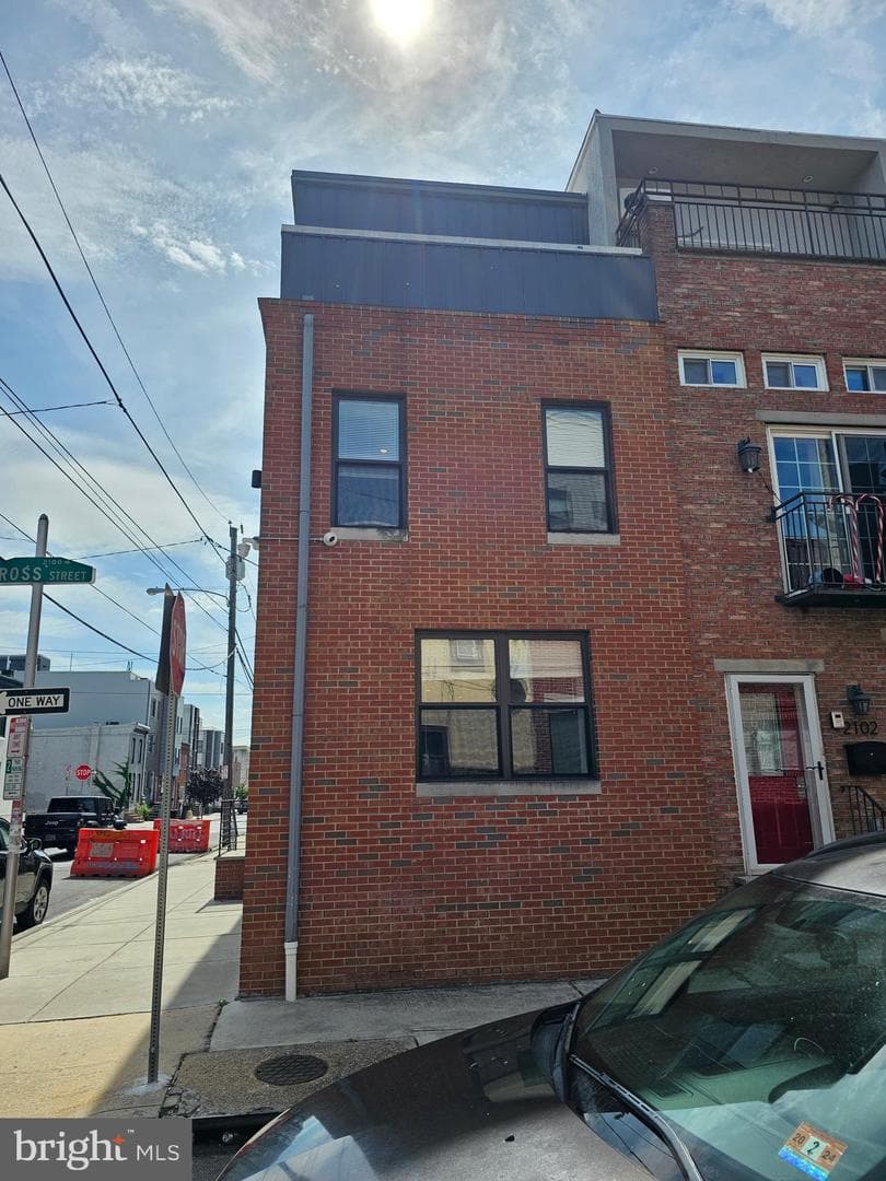 2100 Cross Street photo 4