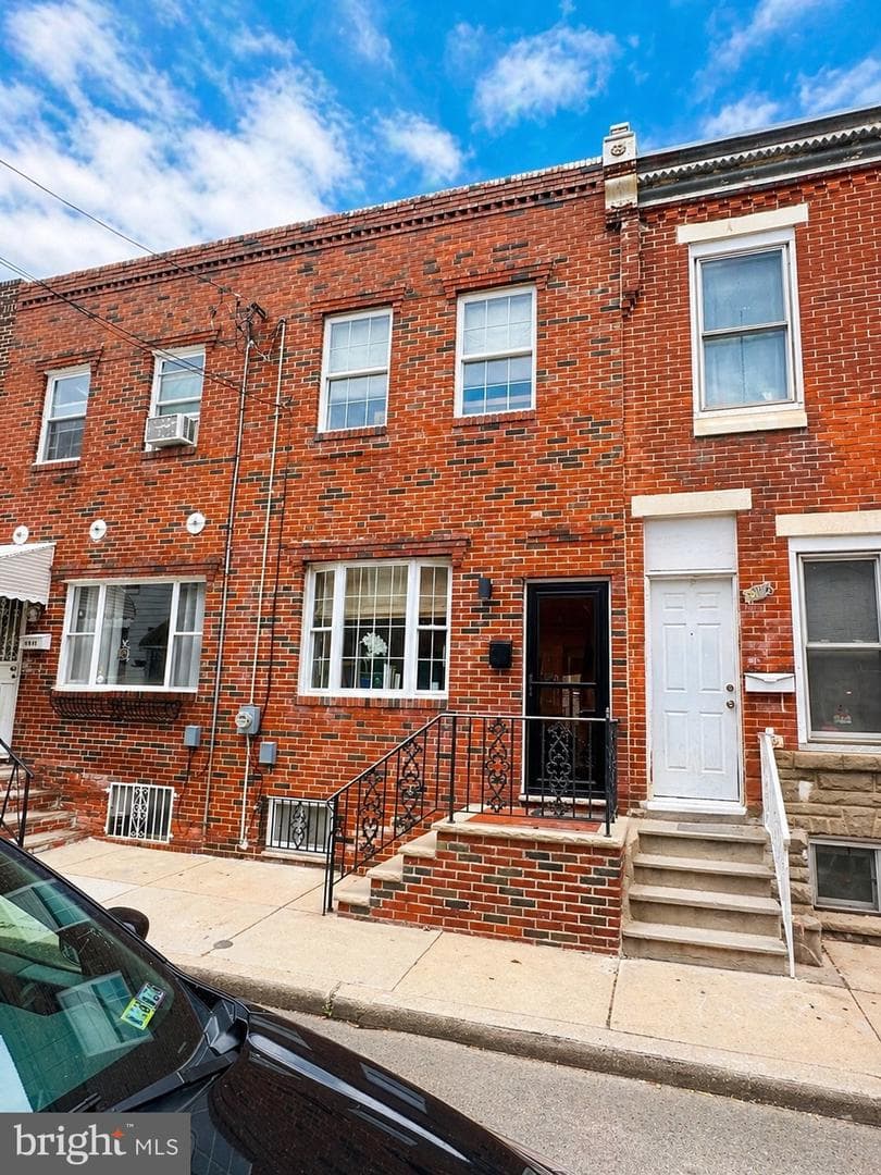 1031 Emily Street photo 2