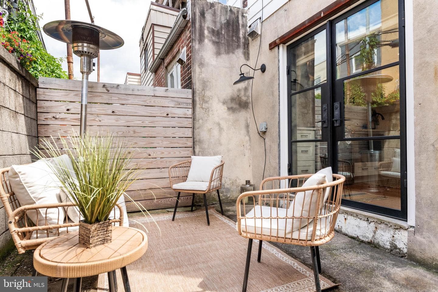 1031 Emily Street photo 23