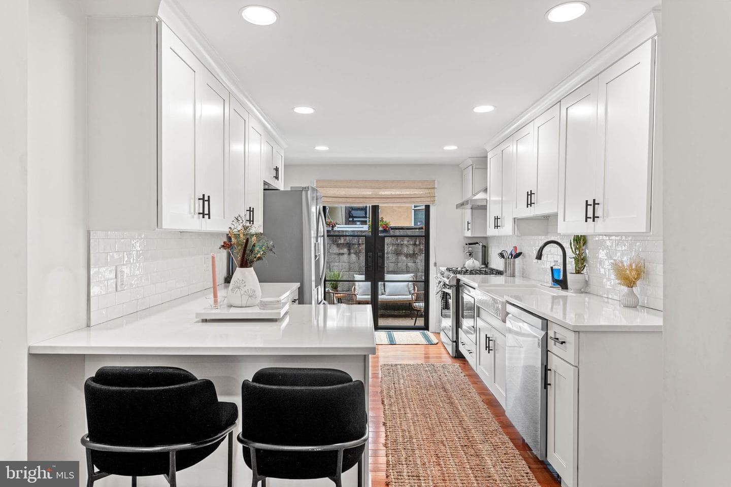 1031 Emily Street photo 3