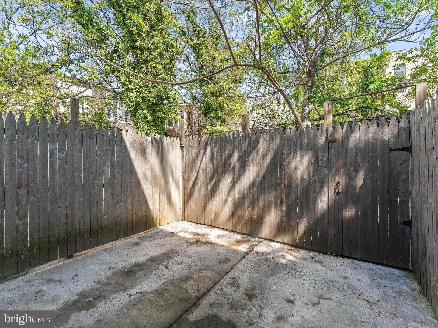 2425 W Oakdale Street photo 12