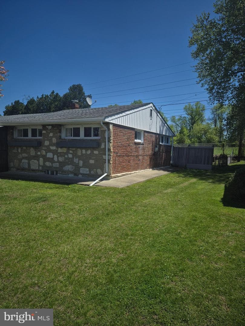 9717 Dedaker Street photo 5