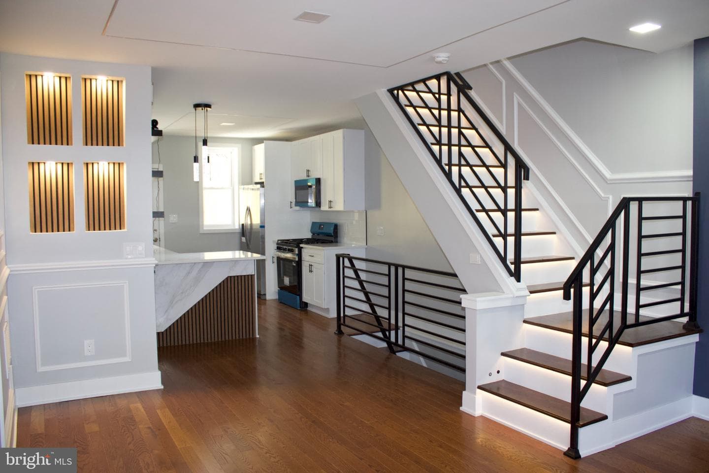 134 W Ruscomb Street photo 2