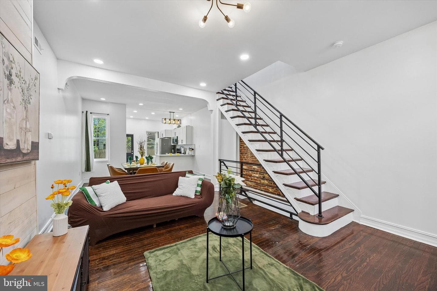 2308 Nicholas Street photo 3