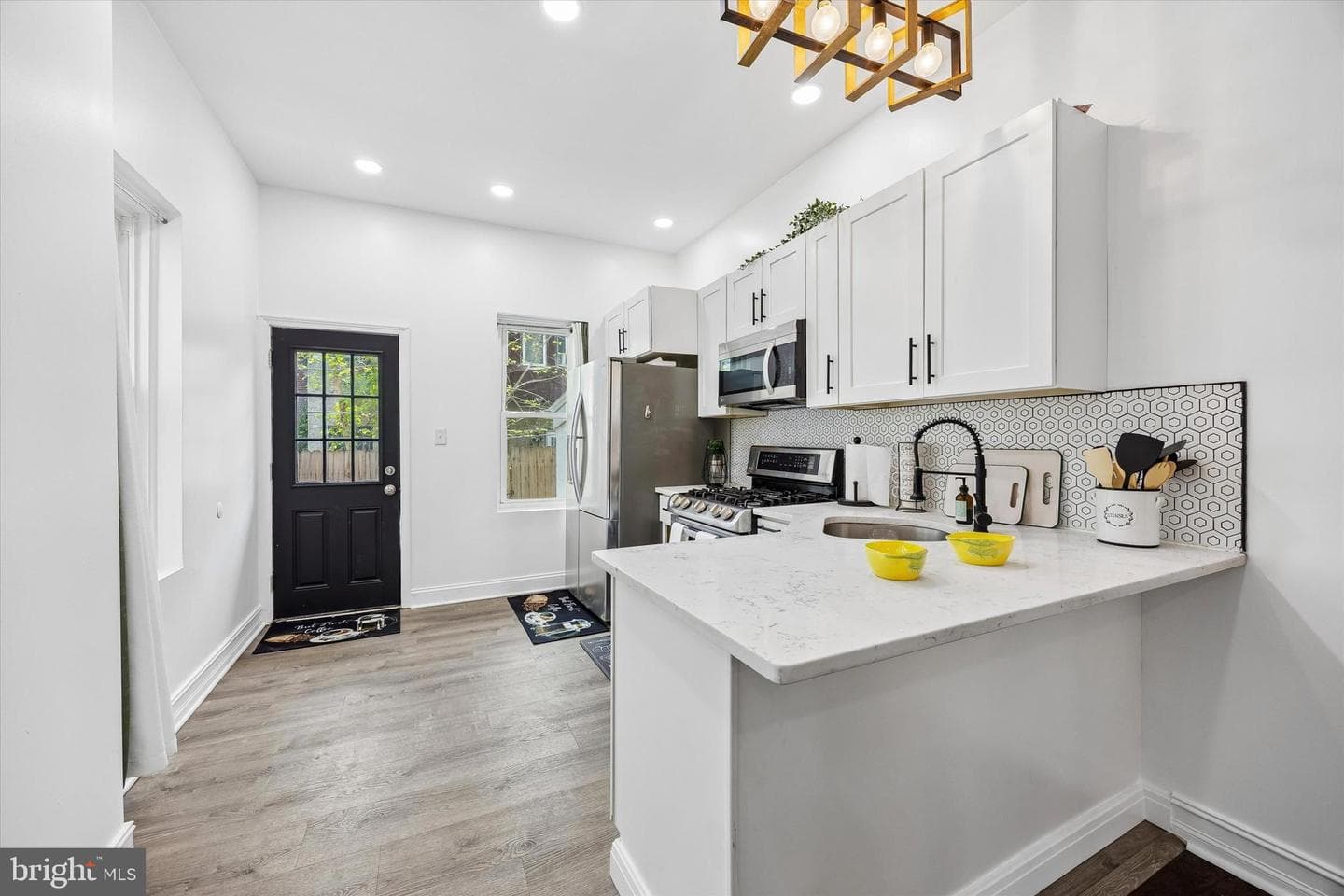2308 Nicholas Street photo 8
