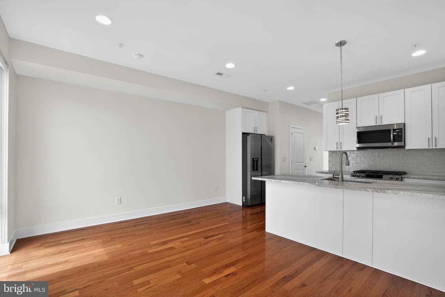 2822 Livingston Street photo 13