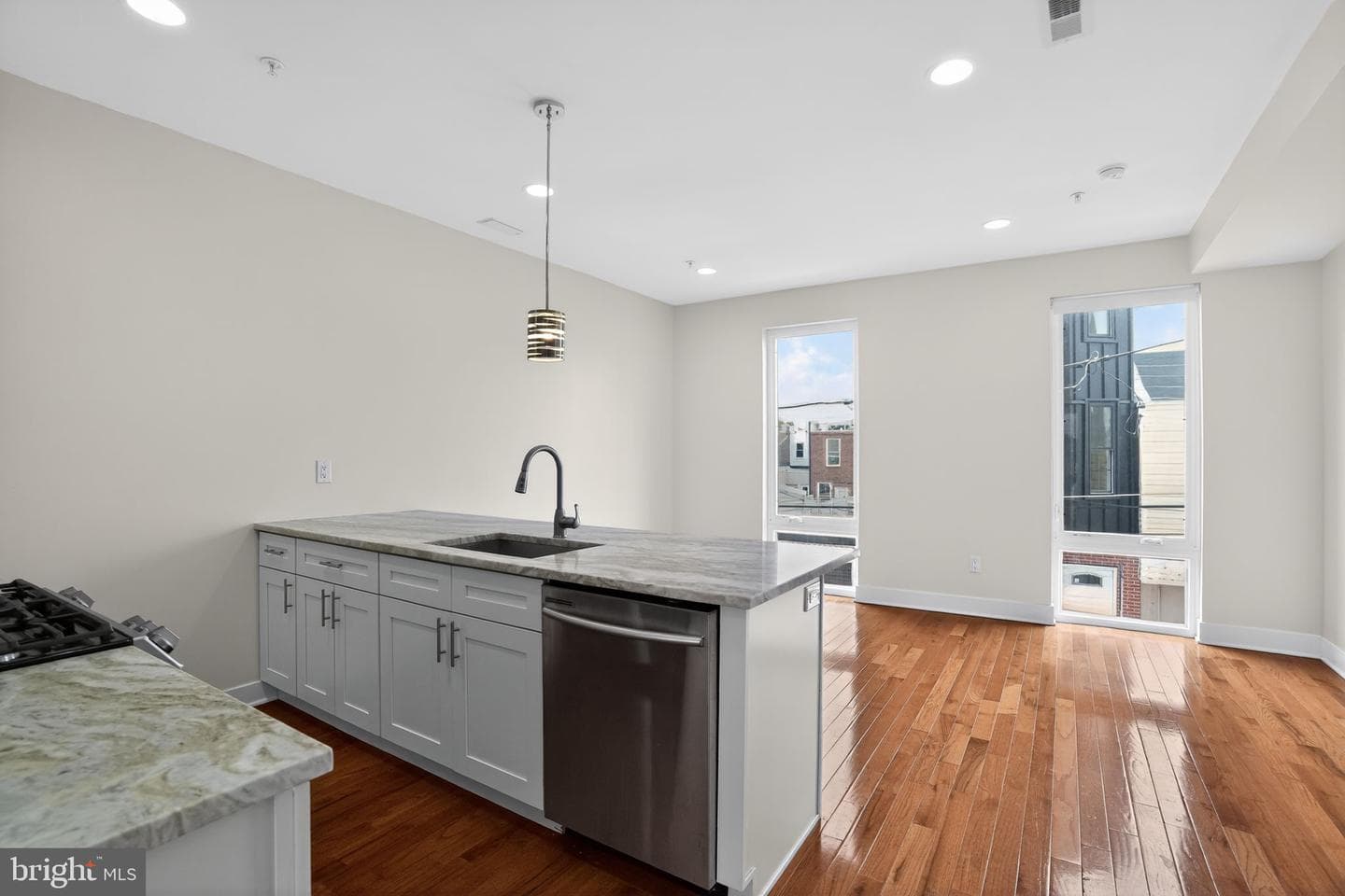 2822 Livingston Street photo 14