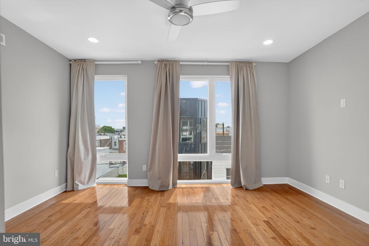 2822 Livingston Street photo 23