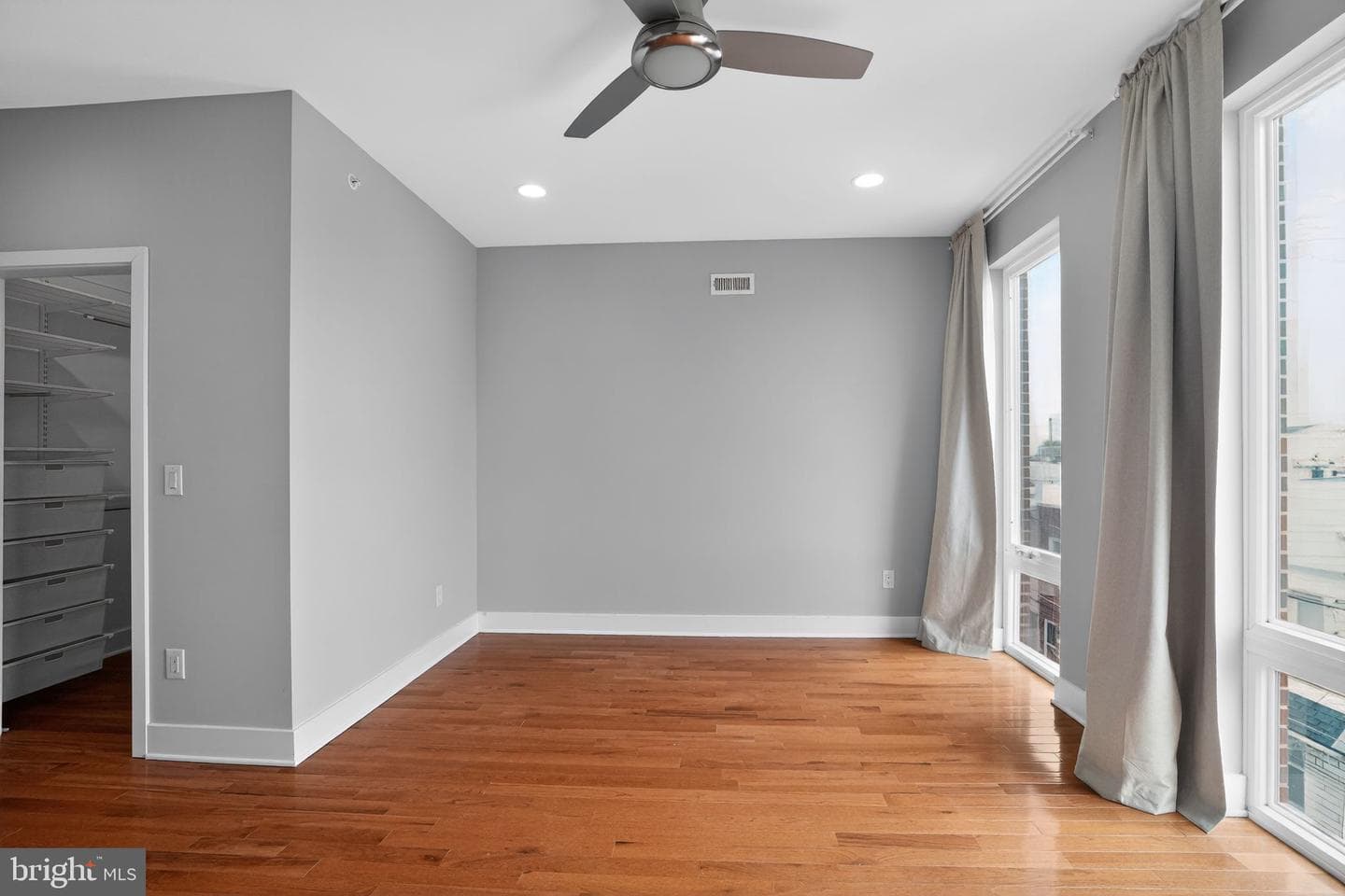 2822 Livingston Street photo 26