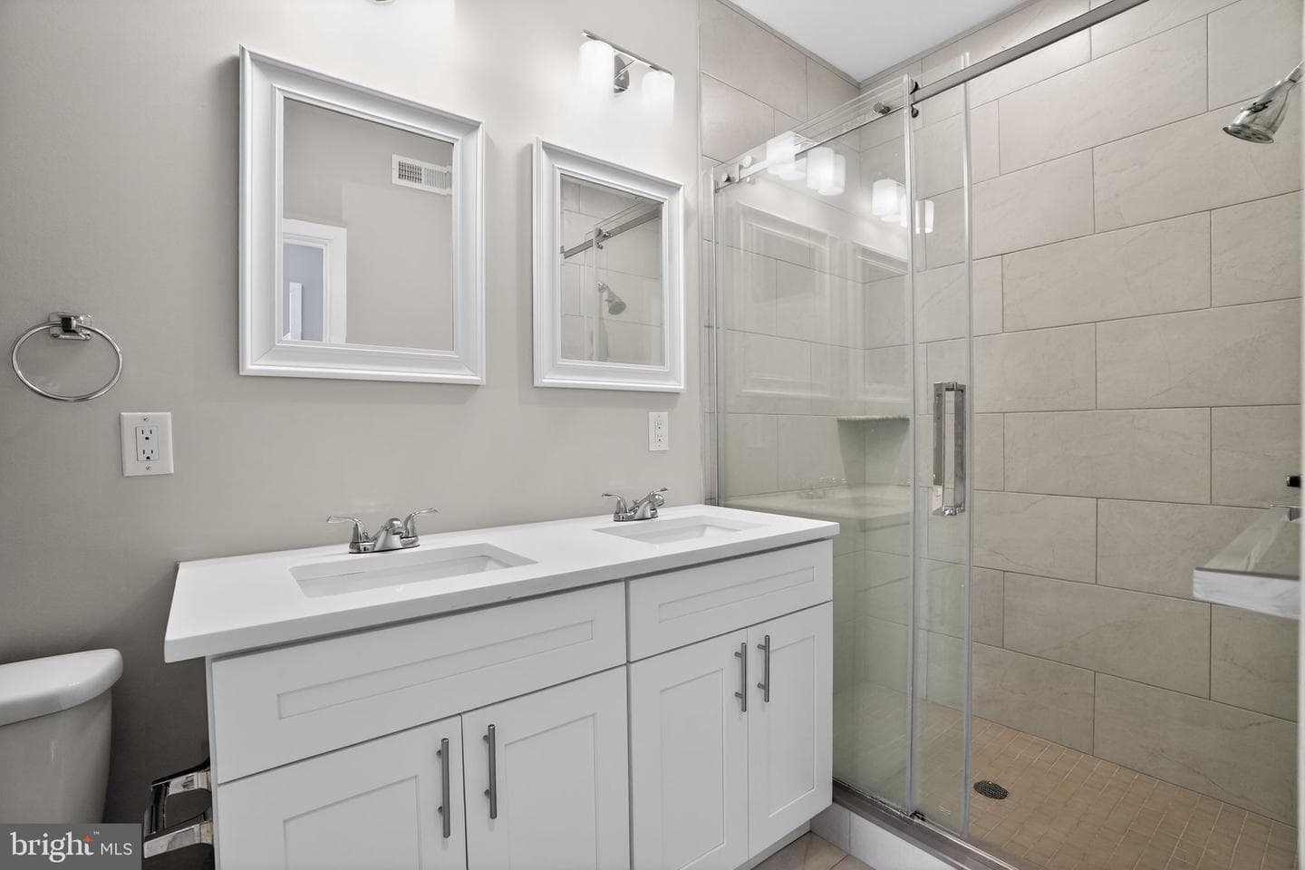 2822 Livingston Street photo 31