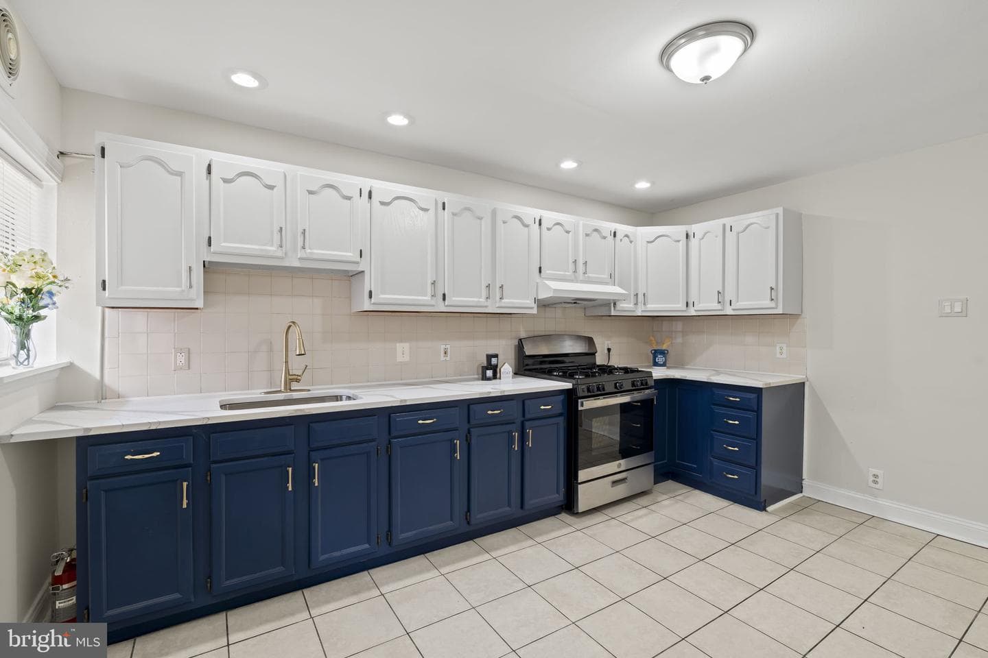 2054 Mckean Street photo 13