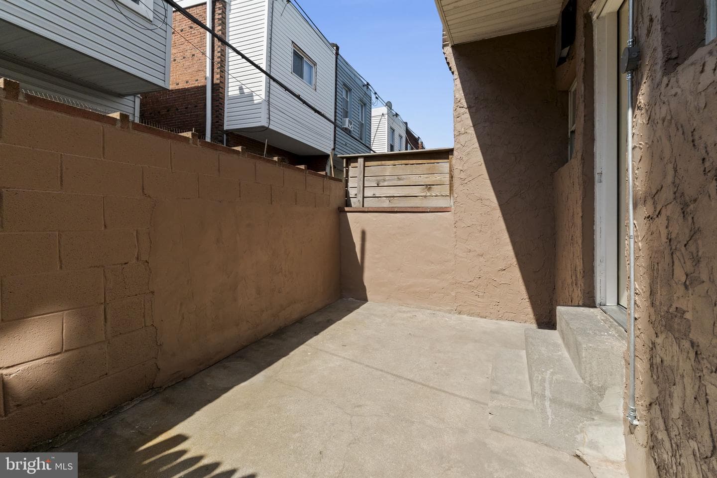 2054 Mckean Street photo 15