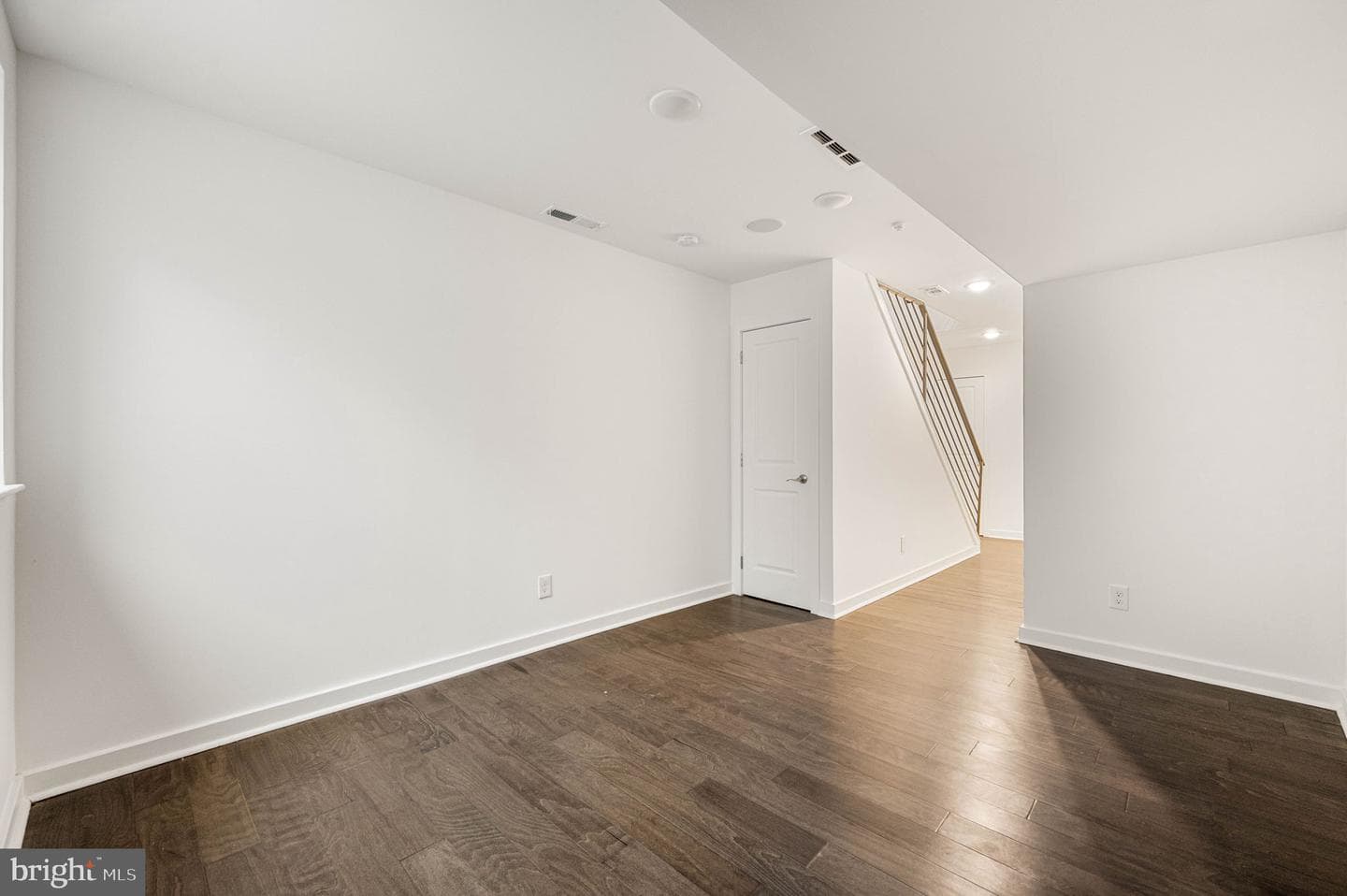 2045 Watkins Street photo 14