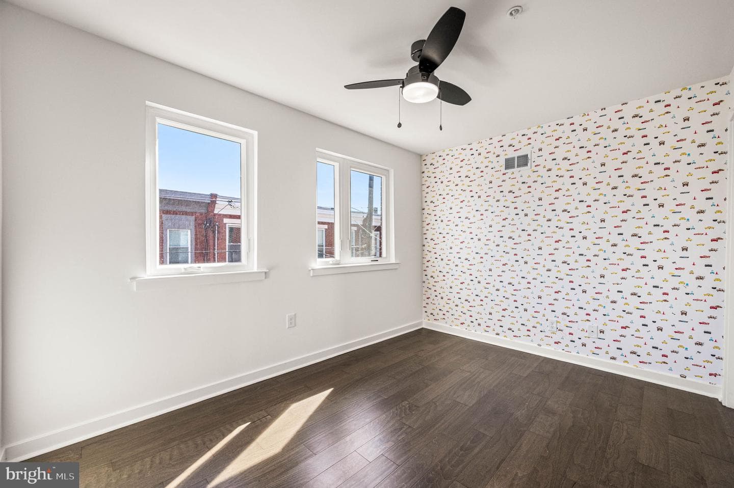 2045 Watkins Street photo 8