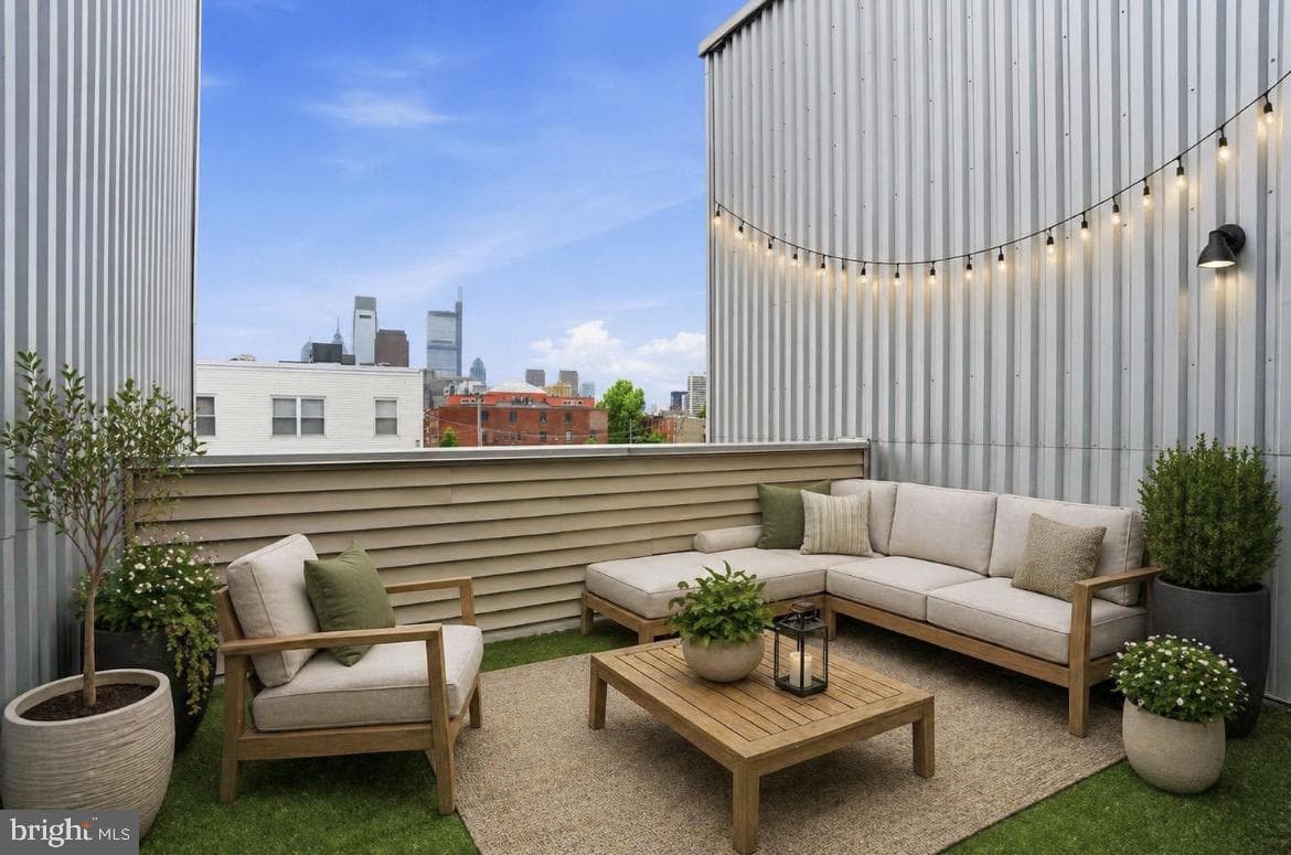1734 Folsom Street photo 3