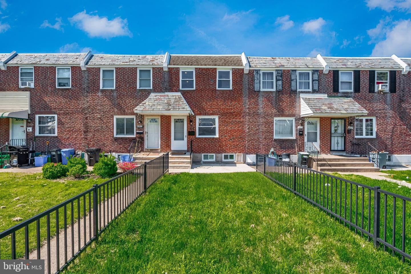 1622 E Howell St photo 4