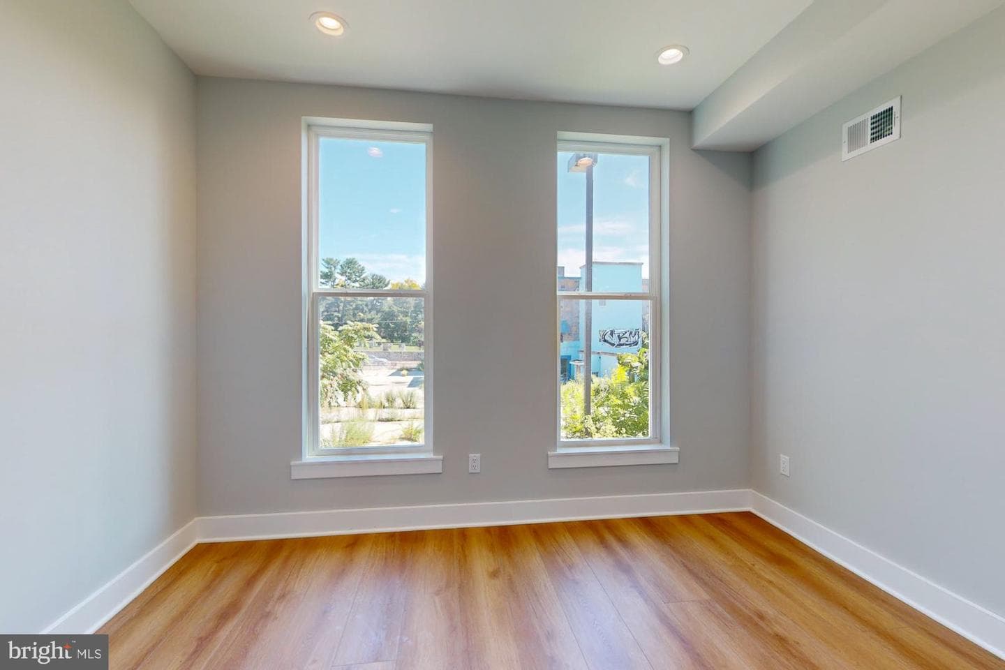 511 N Paxon Street photo 30