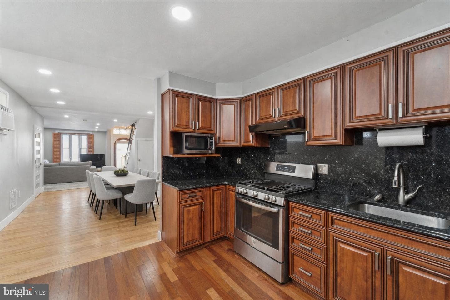 2519 Grays Ferry Avenue photo 5