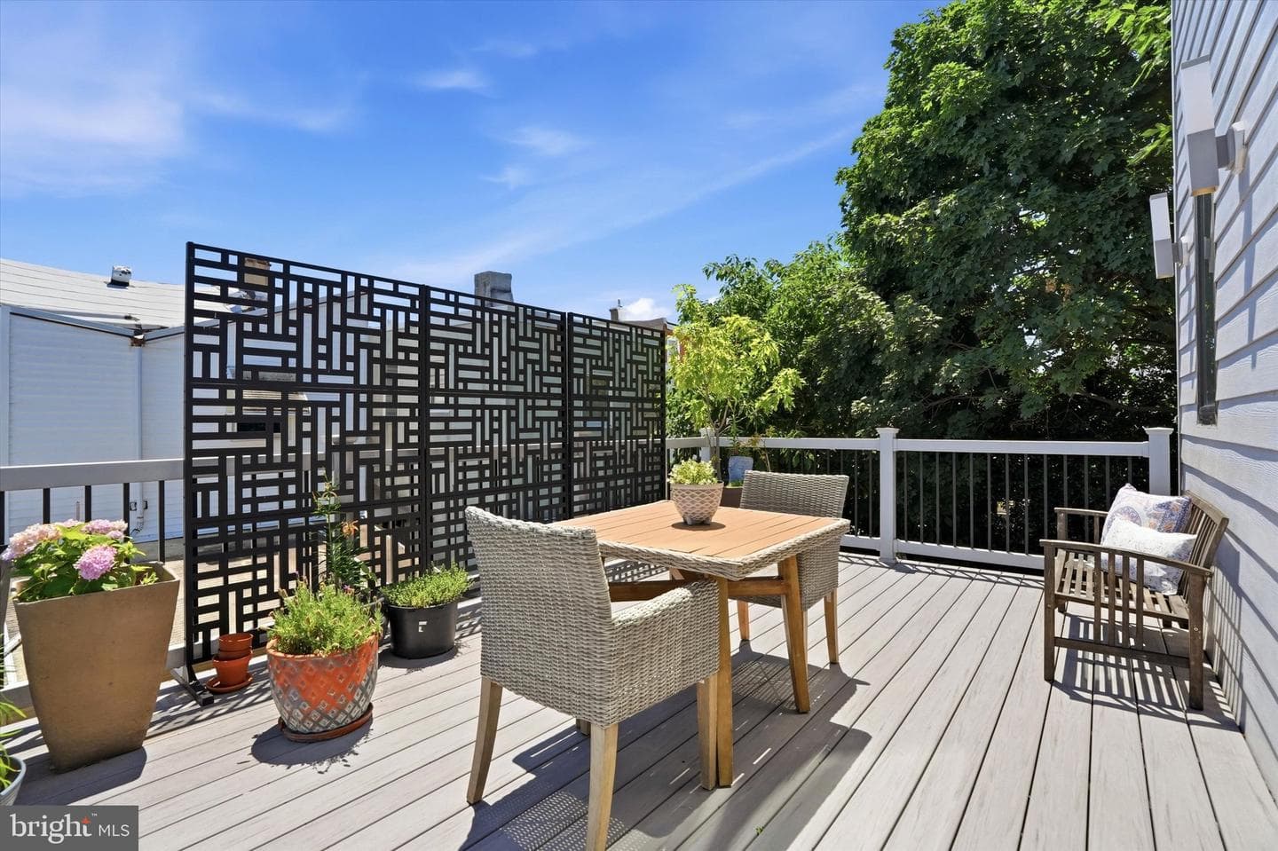 2657 Livingston Street photo 23