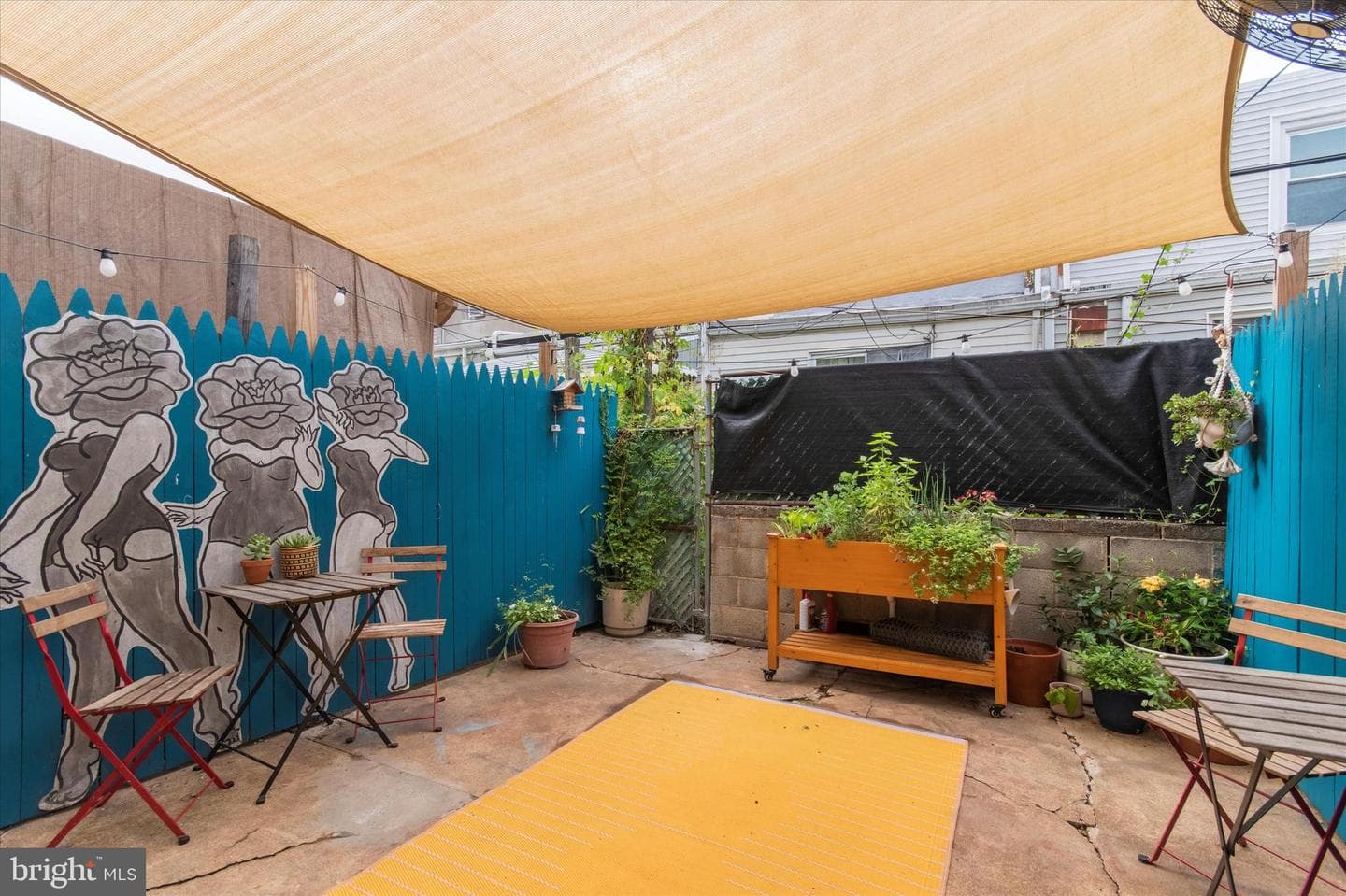 833 Almond Street photo 2