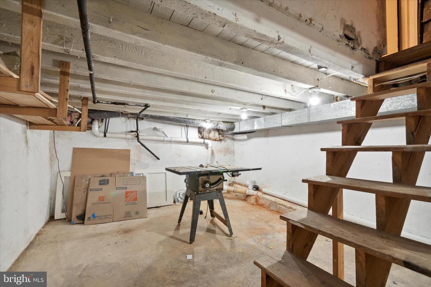 833 Almond Street photo 34