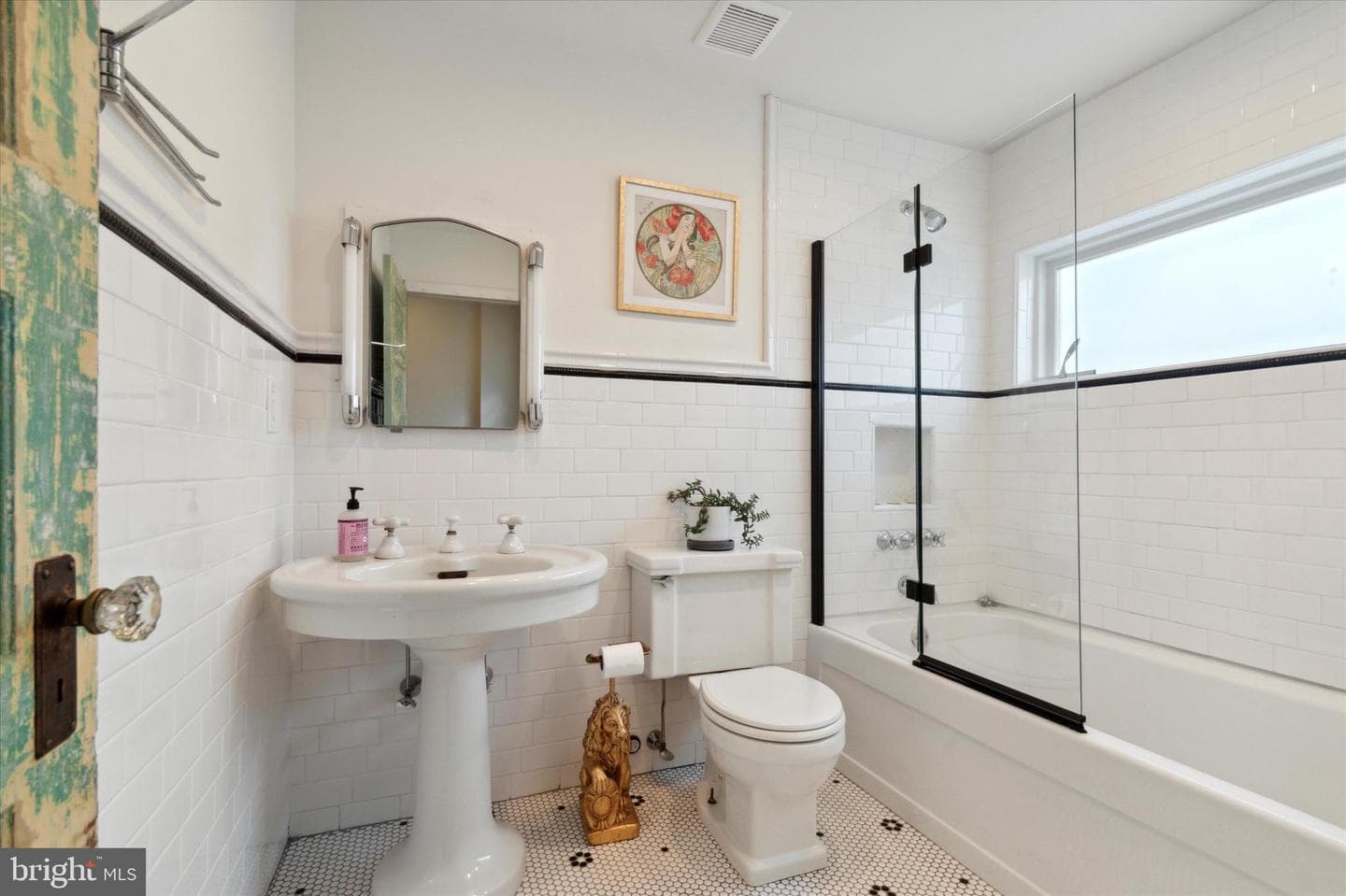 833 Almond Street photo 7