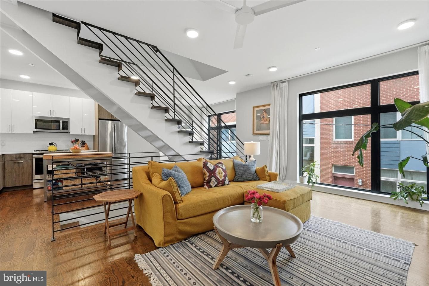 2735 W George Street