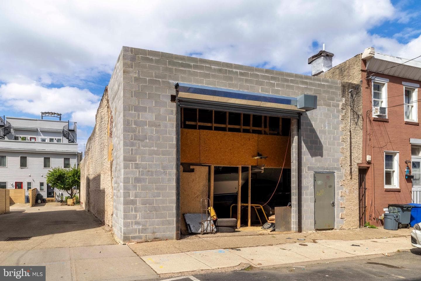 2009 E York Street photo 1