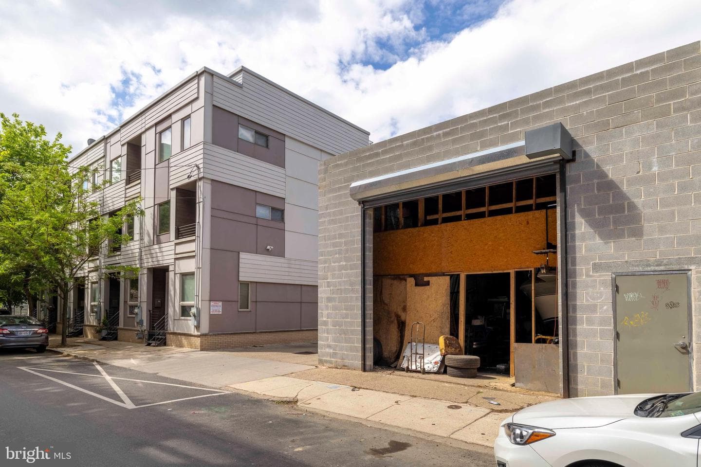 2009 E York Street photo 3