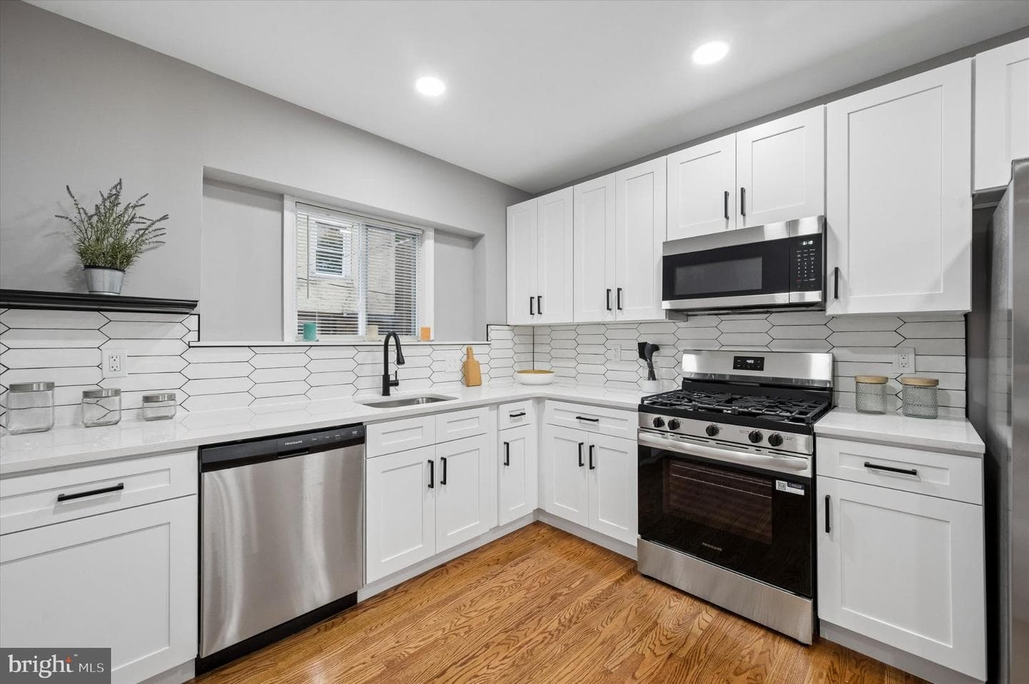 1907a 72nd Avenue photo 6