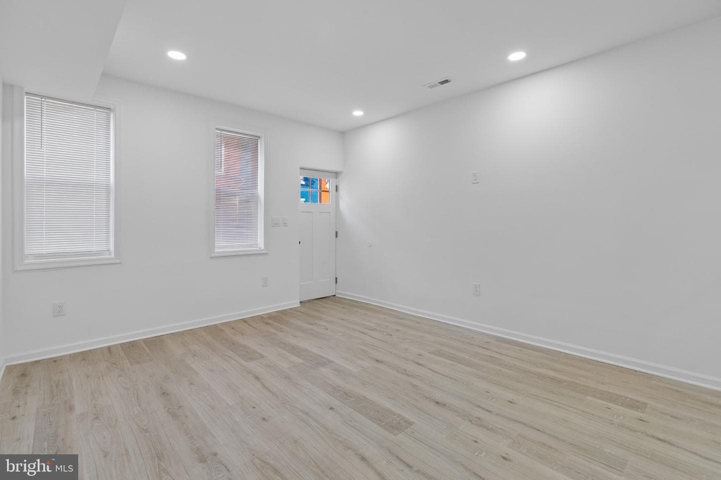 21 E Silver Street photo 4