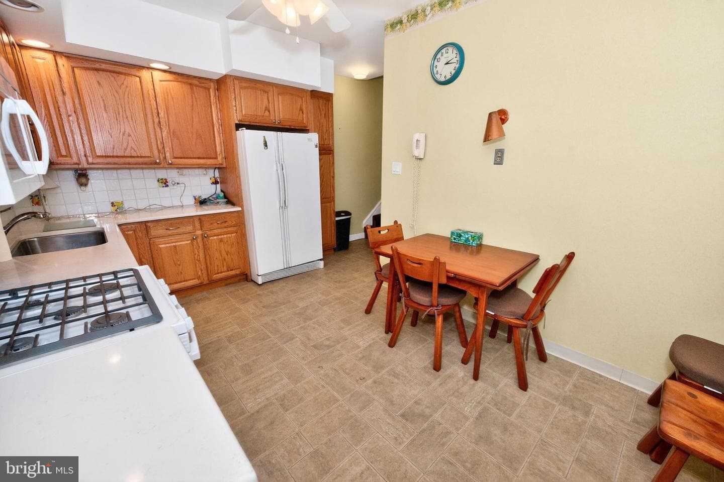1110 Wakeling Street photo 4