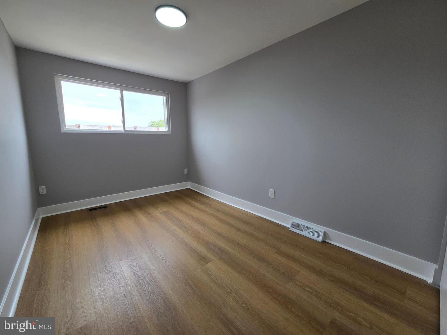 1327 Kings Place photo 23