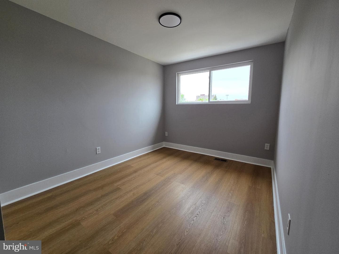 1327 Kings Place photo 24