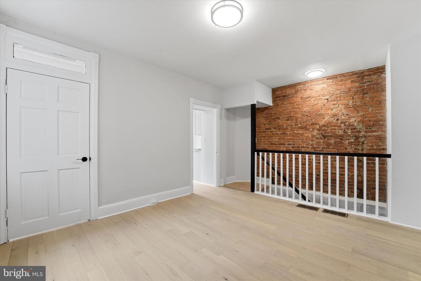 303 Green Lane photo 19