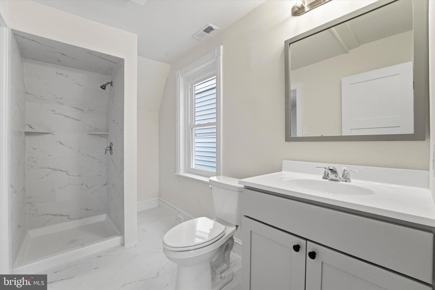 303 Green Lane photo 25