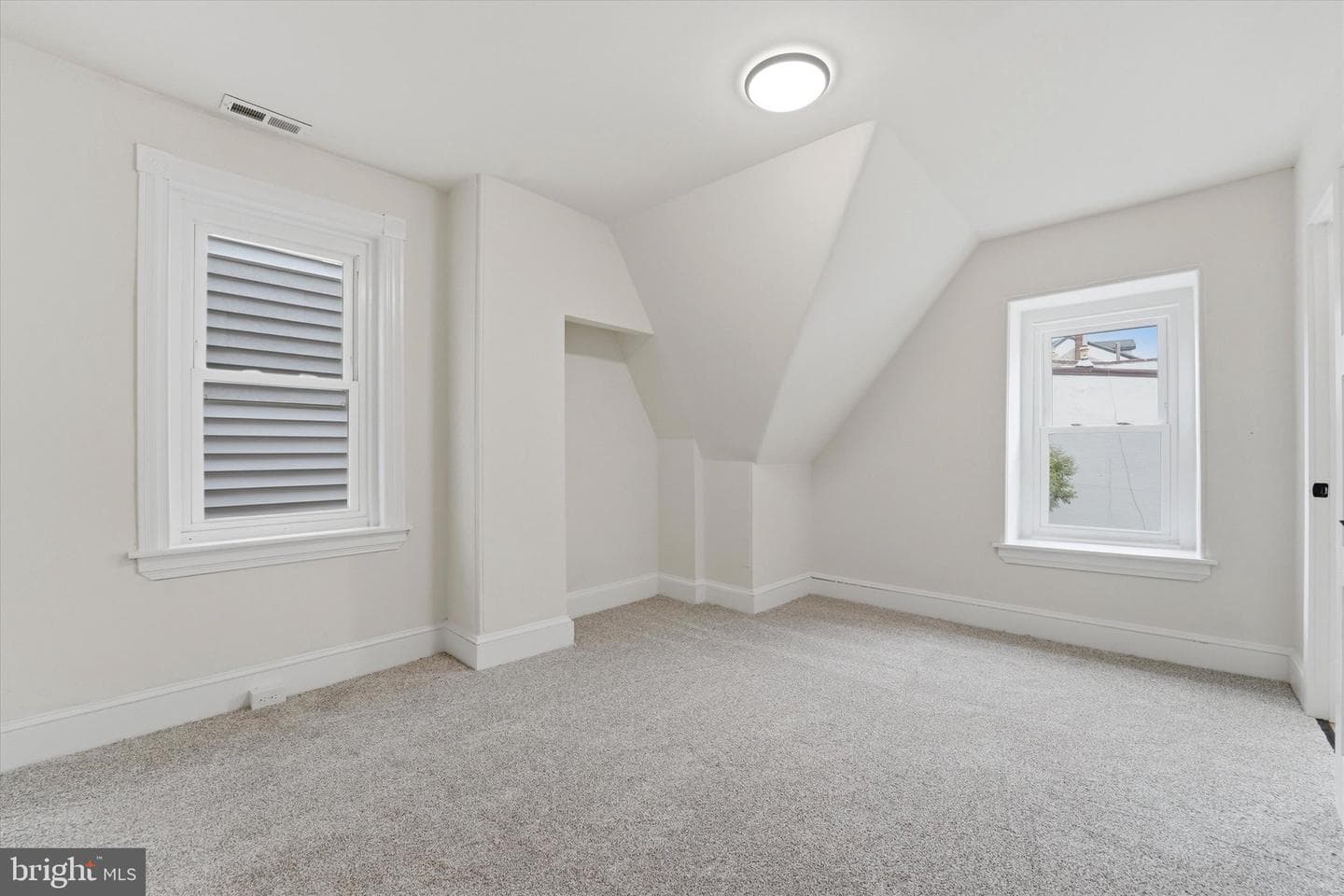 303 Green Lane photo 26