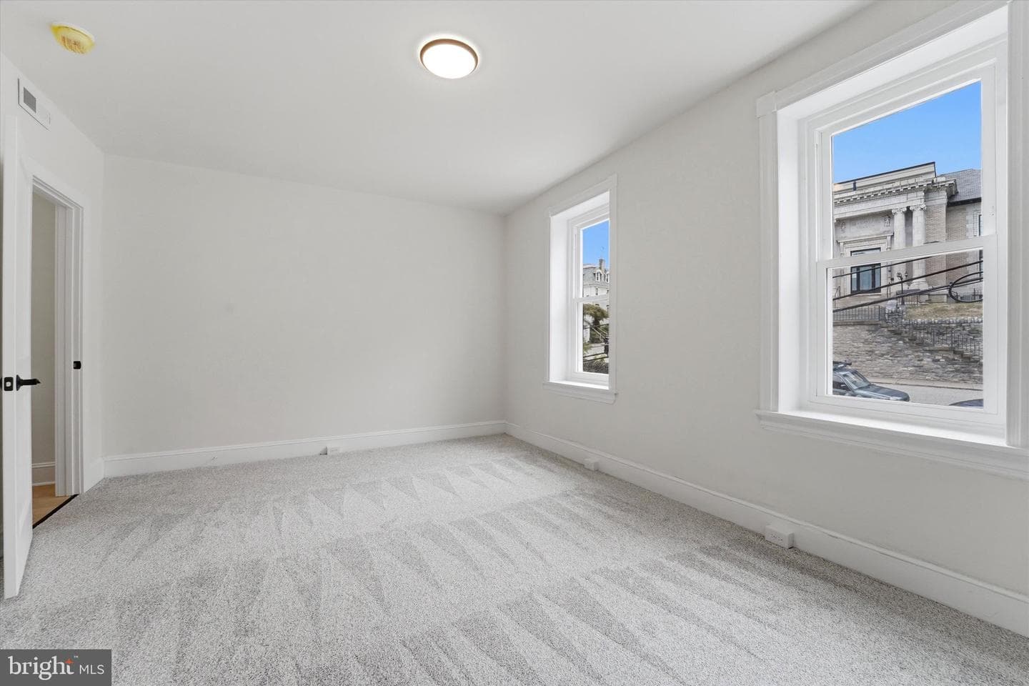 303 Green Lane photo 27