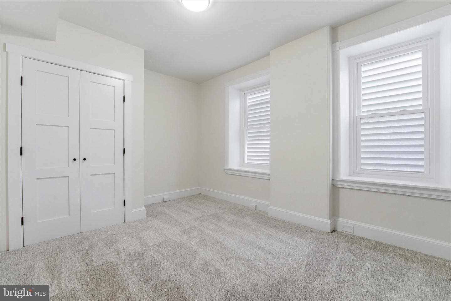303 Green Lane photo 29